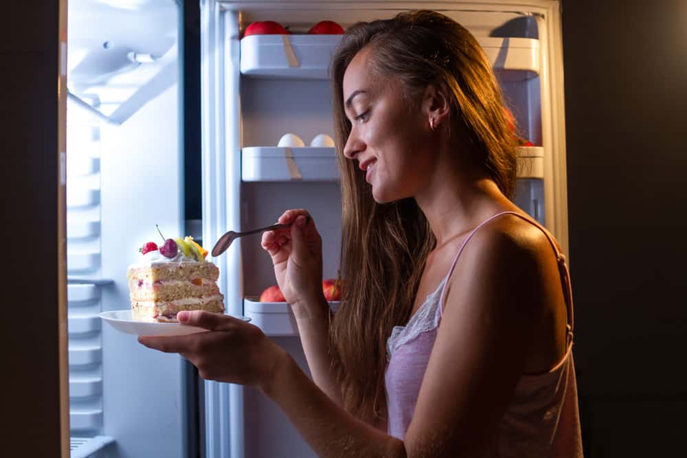 Say Goodnight to Late Night Cravings: Tips To Avoid Getting Hungry