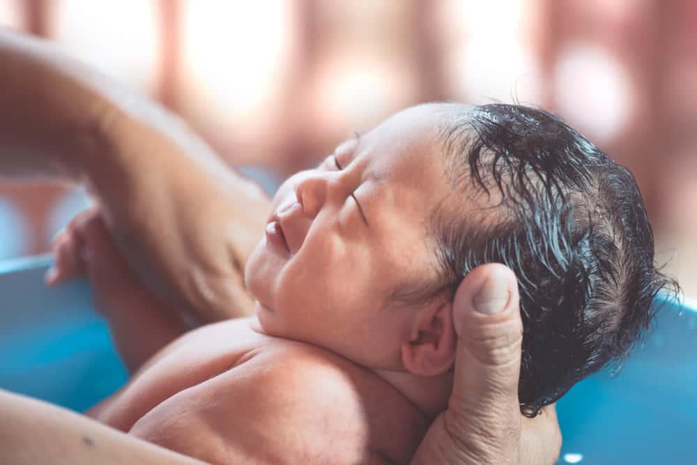 What Happens During a Water Birth?