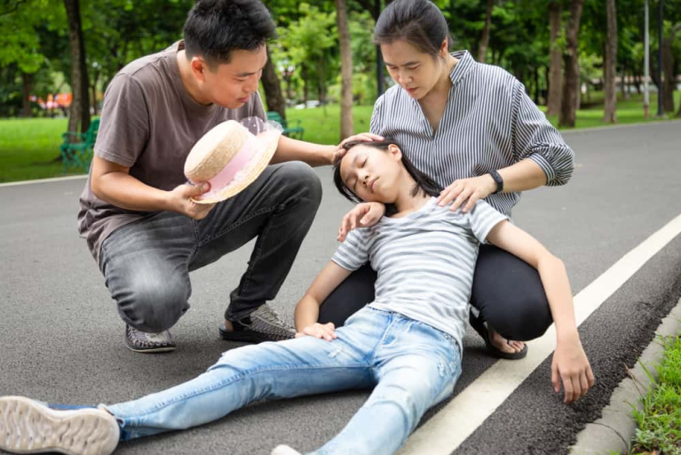What to Do After Someone Faints Learn What To Do Here