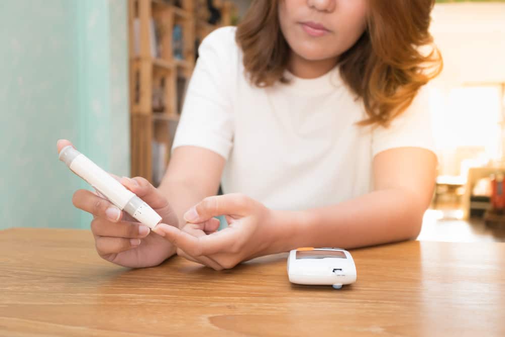 How Does a Blood Glucose Monitor Work?