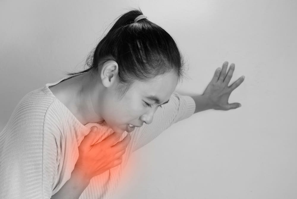 Heart Attack Symptoms in Women vs Men: What's The Difference?
