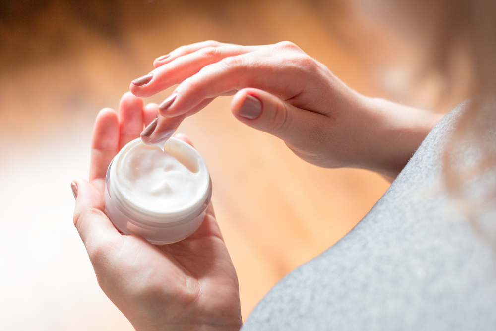 Benefits of Moisturizing Your Skin: The Secrets to Looking Young