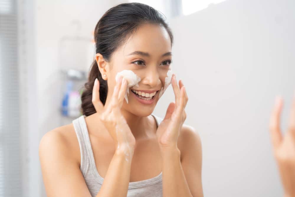 No More Clogged Pores: Skin Care Tips For Oily Skin