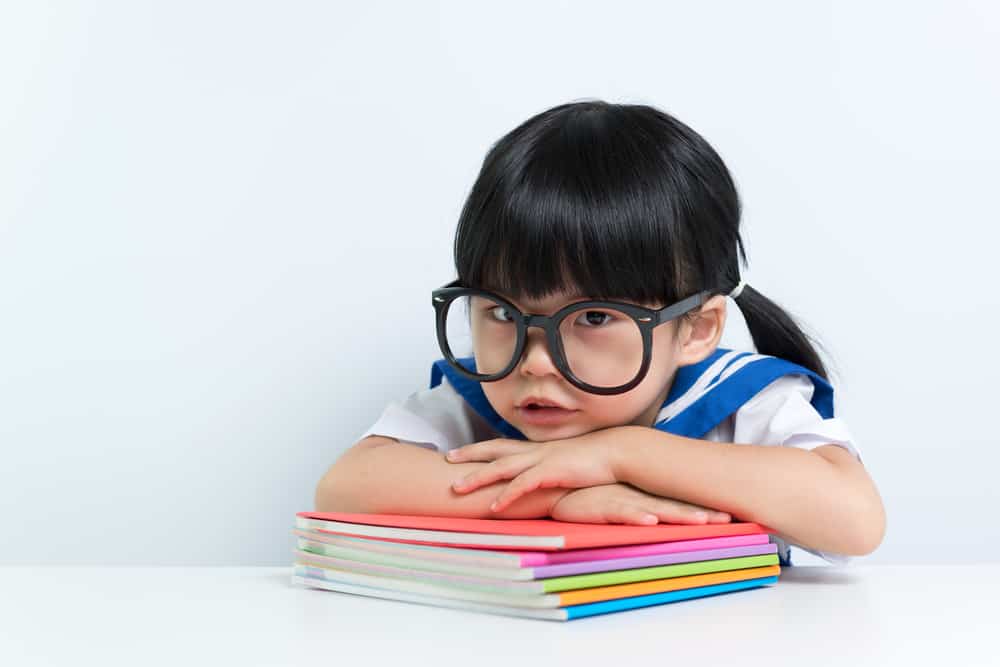 7 Signs that Your Child Might Need Glasses