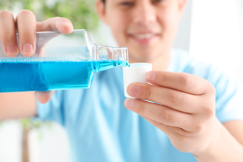 How to Use Mouthwash Effectively: 4 Things to Remember