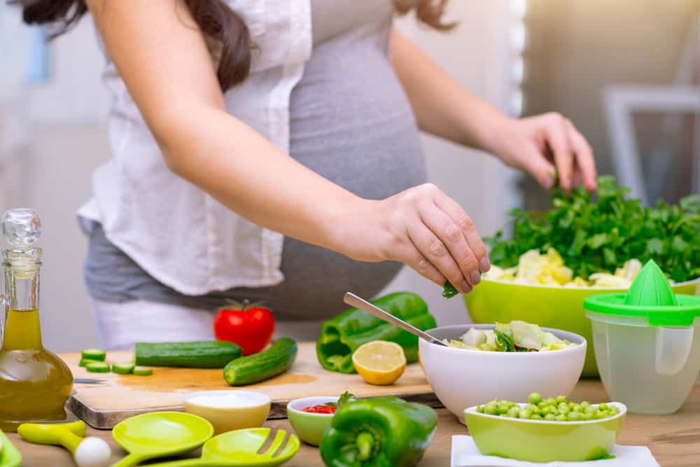 What to Eat to Get Pregnant Faster: Is There a Pregnancy Diet?