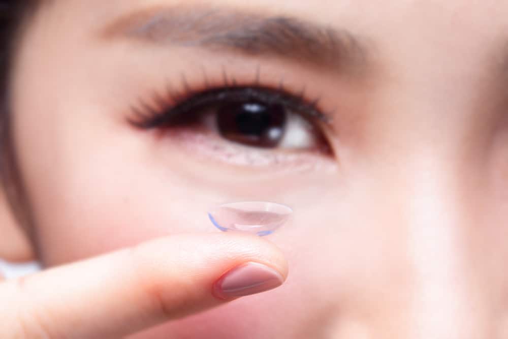 What to Know About Wearing Contact Lenses Safety and Proper Use