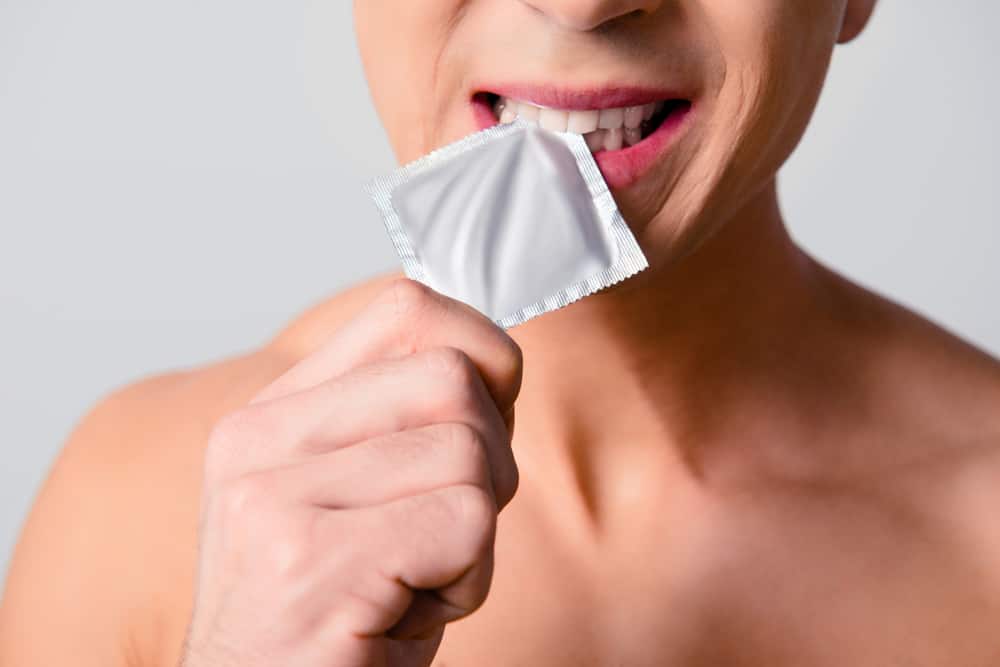 Know the Right Ways to Use Condoms and Dental Dams