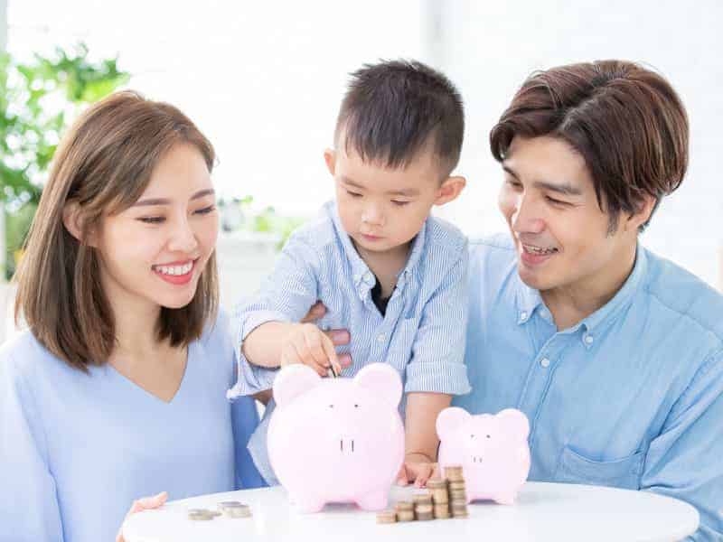 Simple Ways To Teach Your Kid Money-Saving Habits