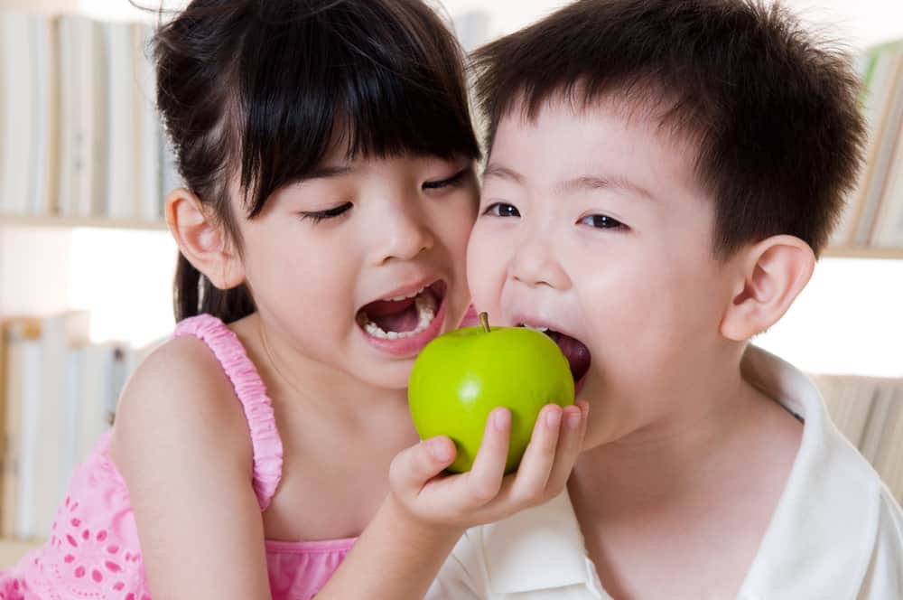 Ways To Encourage Healthy Eating in Kids: 7 Things To Remember