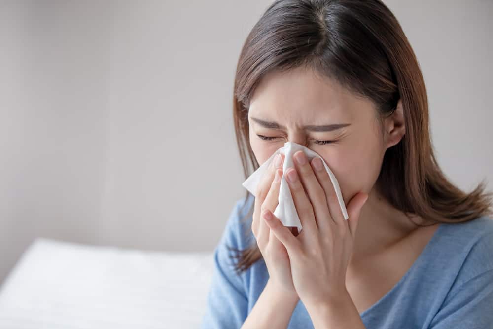 How to Stop Sneezing Immediately From Allergies: What You Can Do