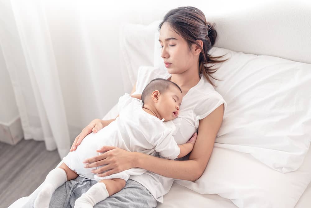 Here’s How Breastfeeding Mamas Can Cope with Sleep Deprivation