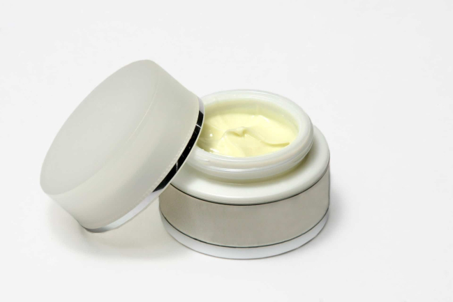 What Is Retinol and How Does It Fight the Signs of Aging