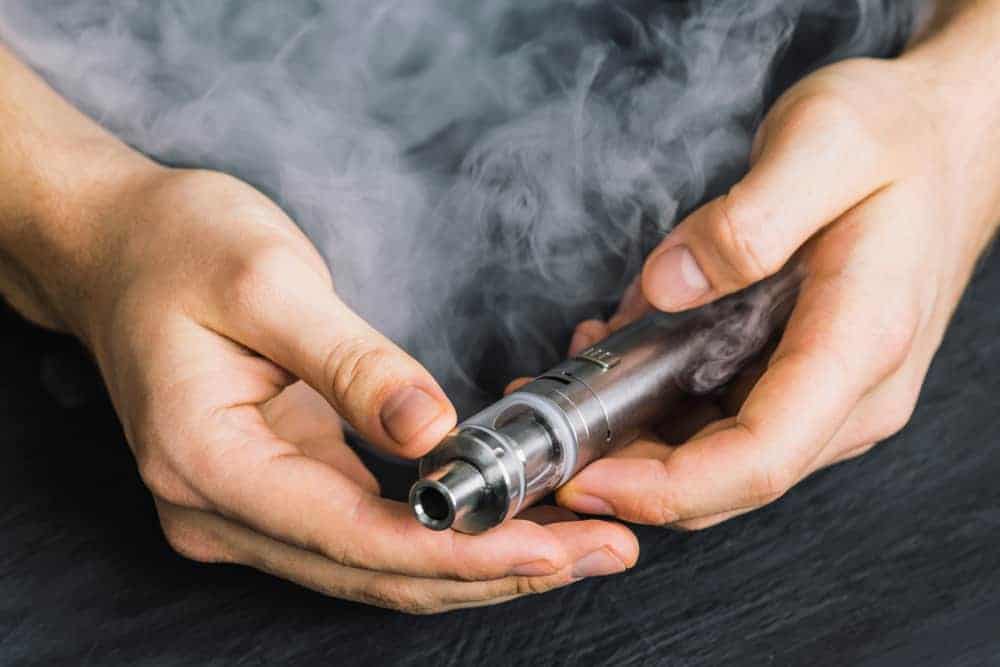 Kaalaman Tungkol sa Vaping: Ligtas nga ba ang Gawaing ito?