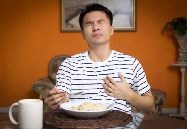 Pananakit ng Dibdib: Senyales ng Heartburn o Iba Na?