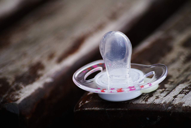 Is It Really Okay For Newborn Babies To Use Pacifiers?
