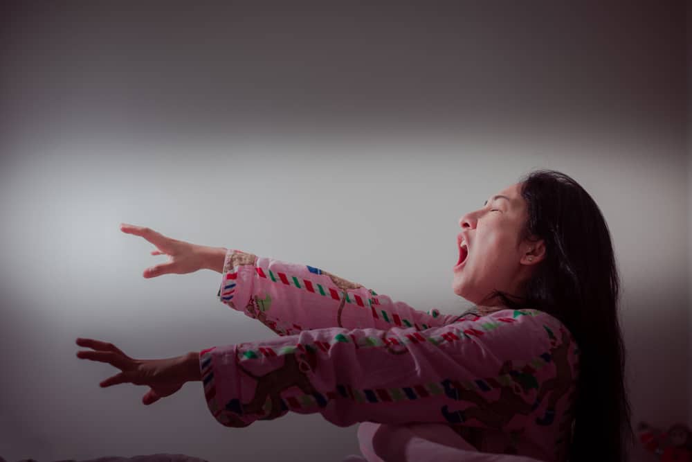 Sanhi ng Sleepwalking: Alamin ang Risk Factors at Triggers Dito