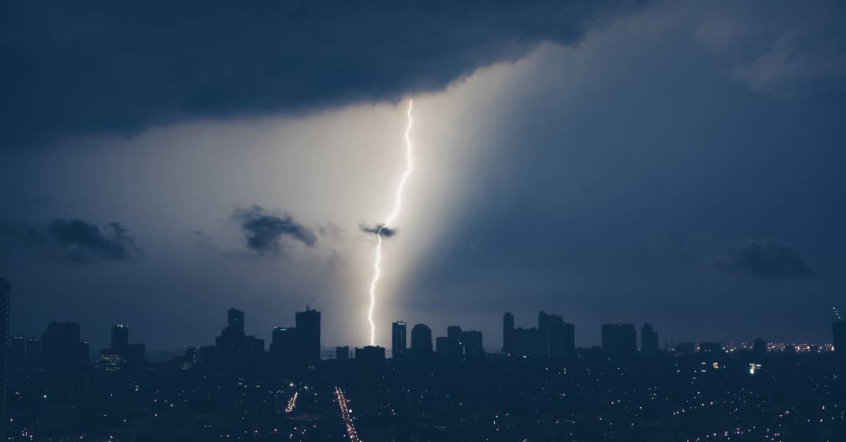 5 Dapat Mong Gawin Kapag Tinamaan Ng Kidlat Ang Iyong Anak!