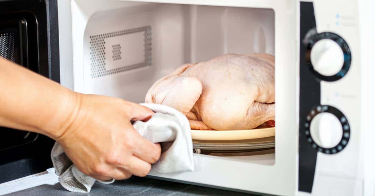 3 Ligtas Na Paraan Ng Pagde-defrost Ng Karne Na Pwede Mong Subukan!