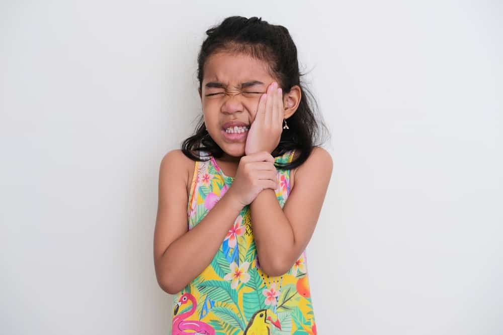 Dahilan at Lunas sa Masakit na Ngipin ng Bata